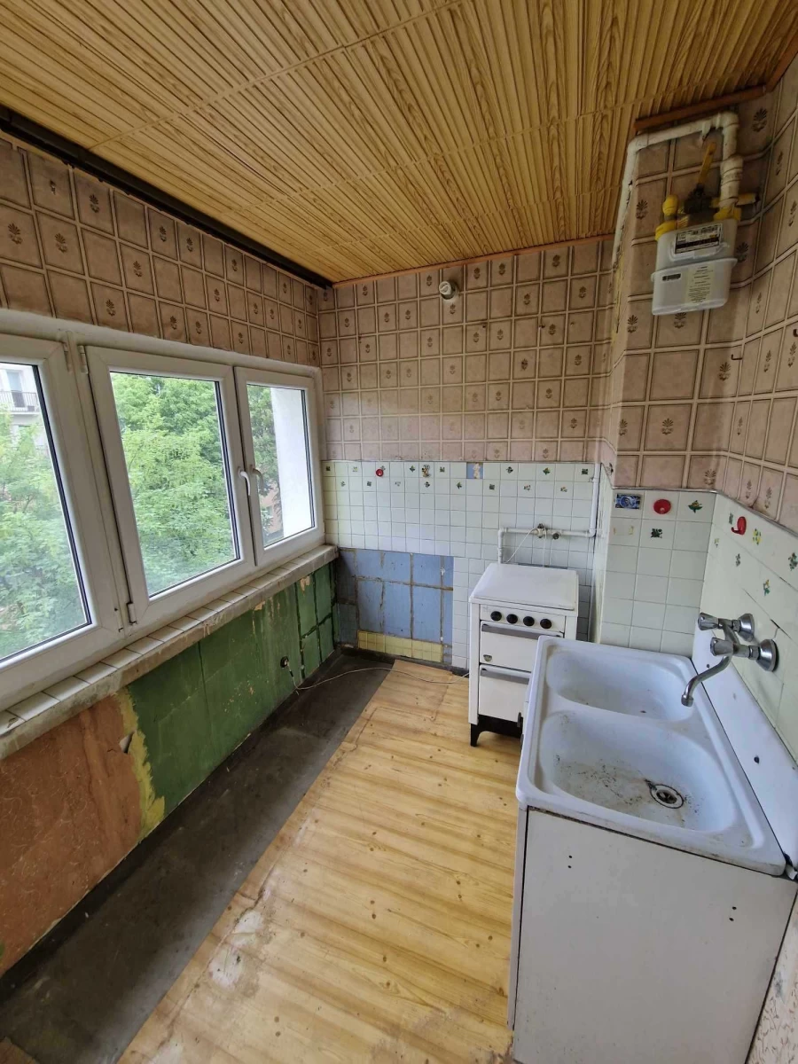 Sprzedam 2 pokoje do remontu Łódź balkon