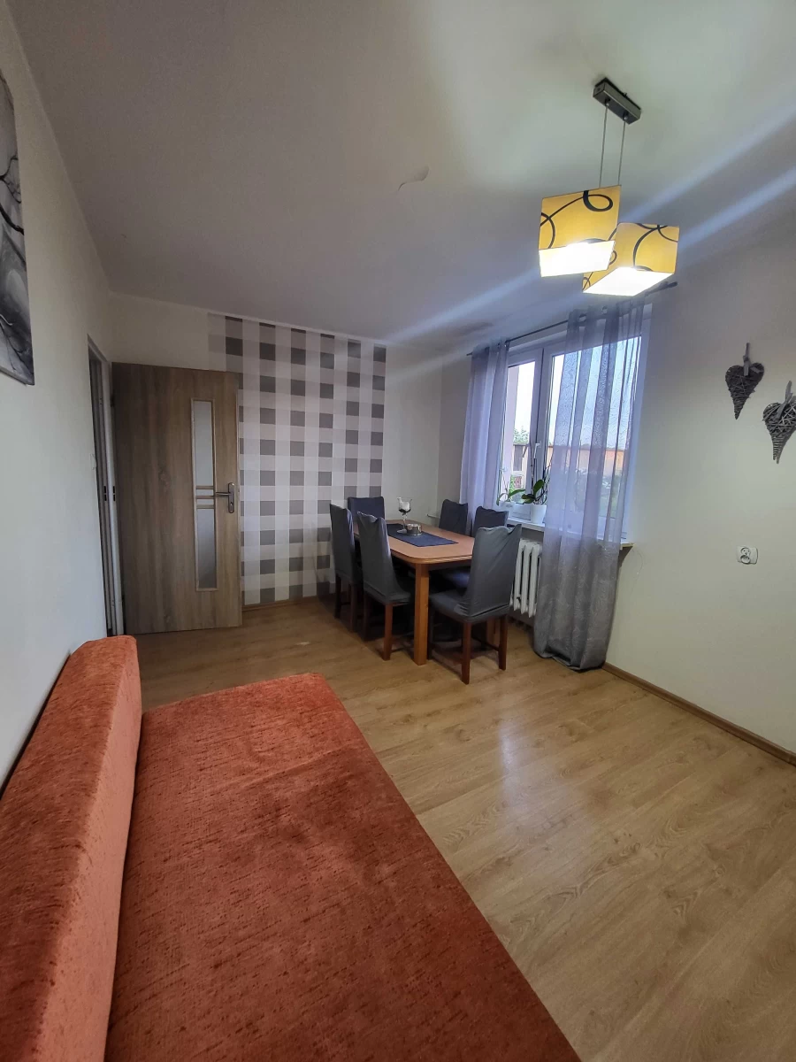 Wynajmę Mieszkanie z garażami i działką w Kwieciszewie