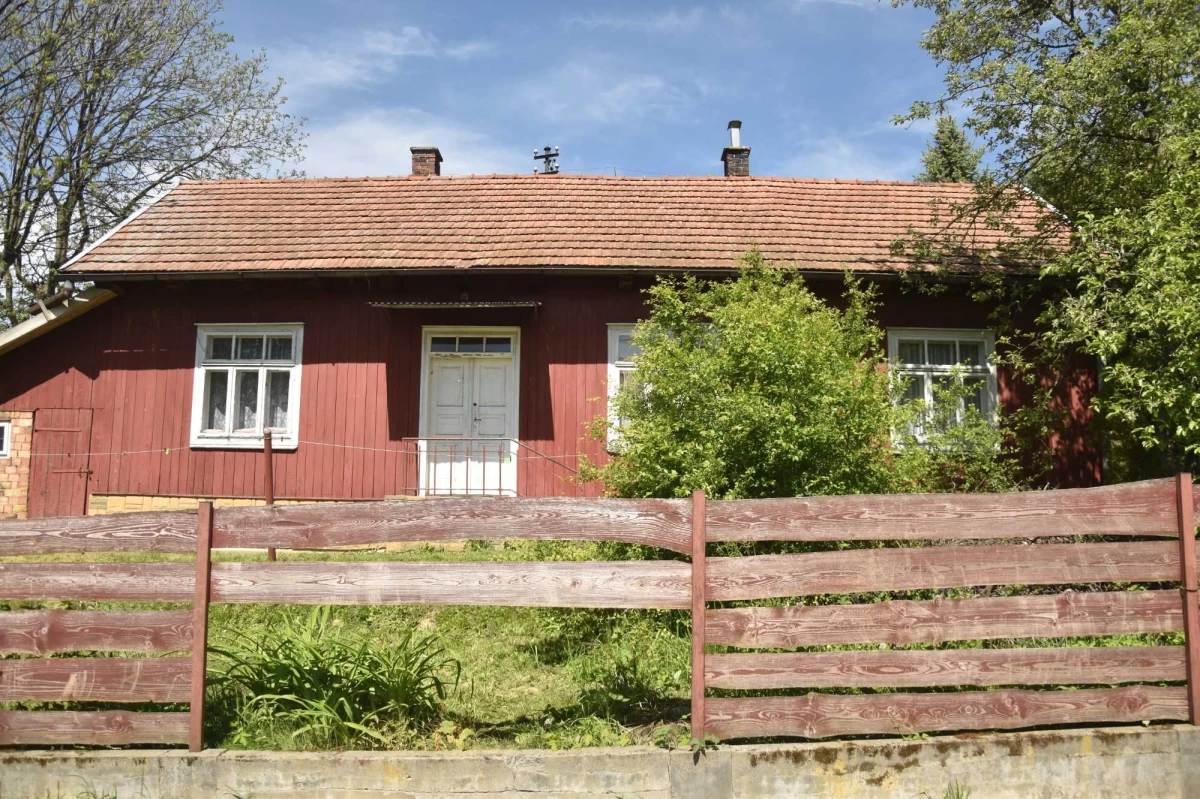 Dom drewniano-murowany z działką 1200m2 w Zawadzie k./ Tarnów.
