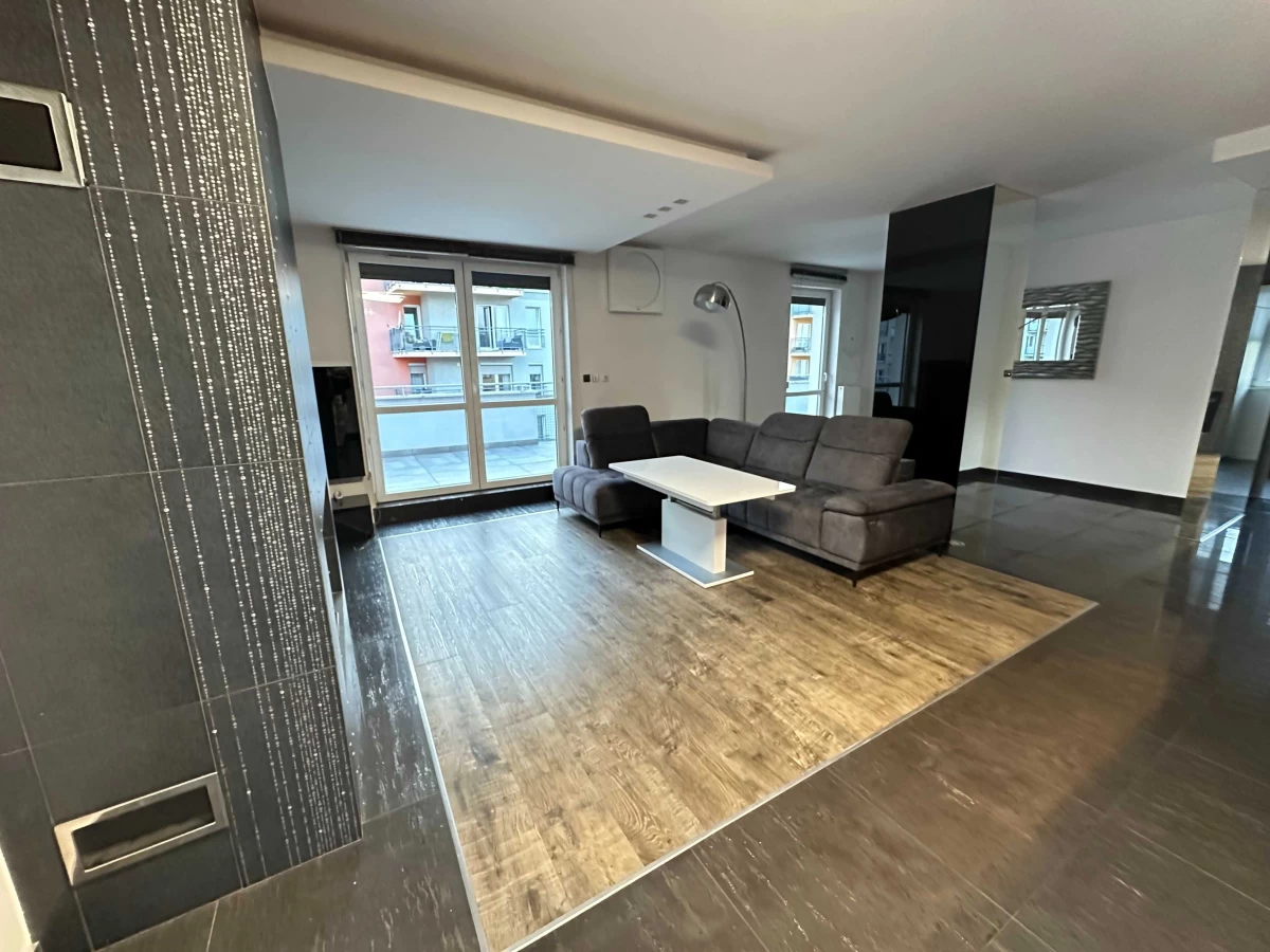 WYnajmę Czteropokojowy apartament Częstochowa w cichym centrum