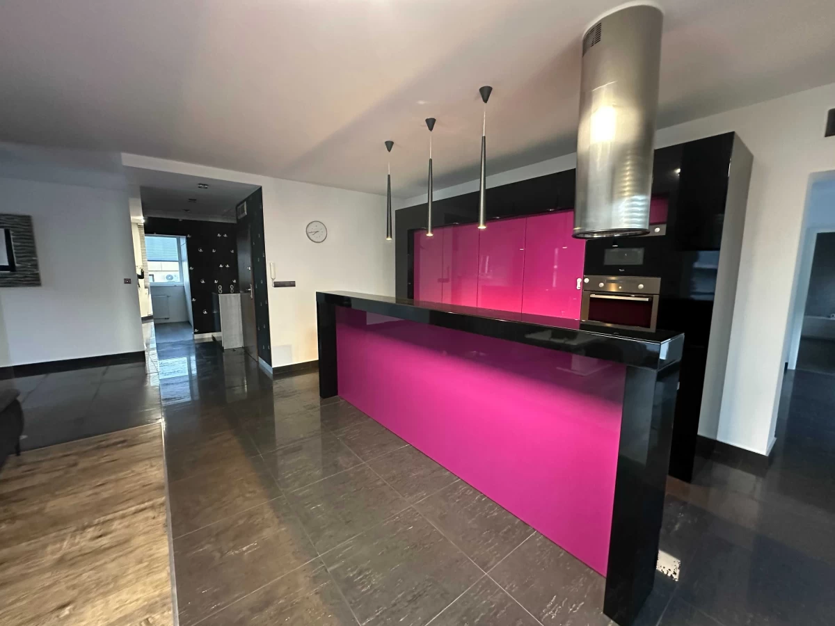 WYnajmę Czteropokojowy apartament Częstochowa w cichym centrum