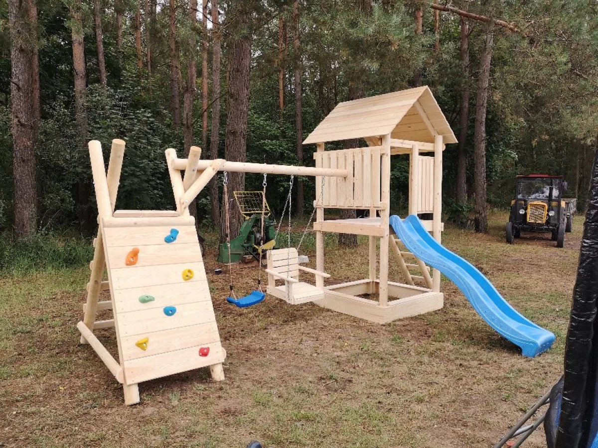 Meble ogrodowe Chojnice plac zabaw, huśtawka, stół ławki.