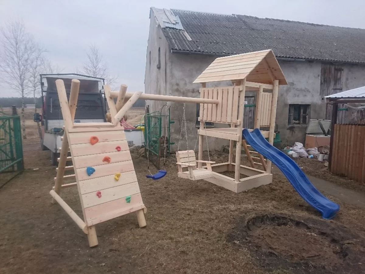 Meble ogrodowe Chojnice plac zabaw, huśtawka, stół ławki.