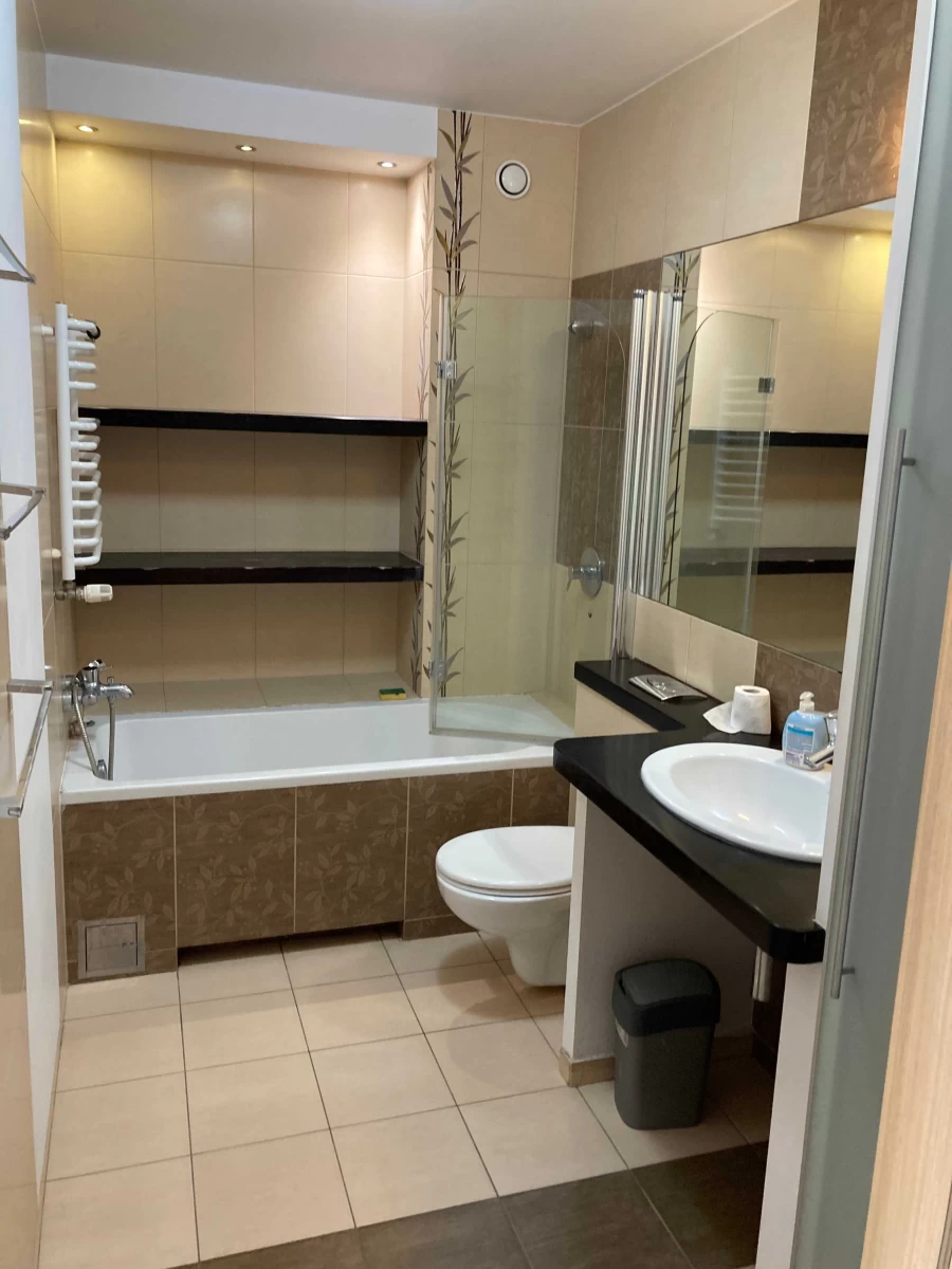 Wynajmę Ładne, 3-pokojowe mieszkanie do wynajęcia, Kraków, Cystersów 68m2