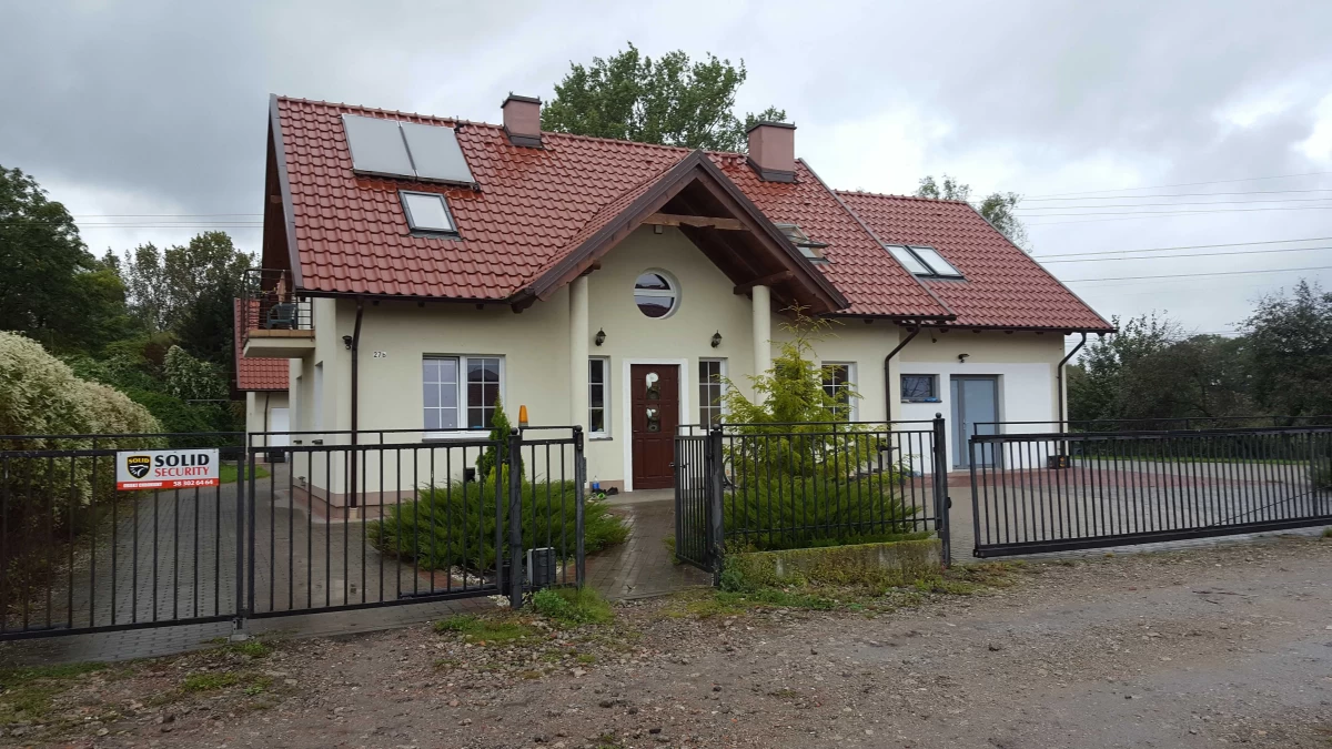 Sprzedam 2 domy na jednej dzialce + domek letniskowy
