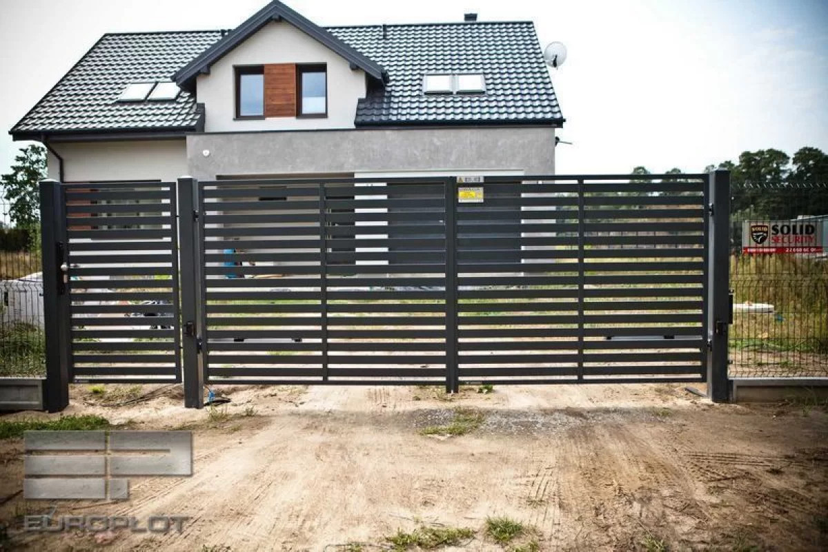Ogrodzenia panelowe + podmurówka + montaż. 51 drutów pionowych.