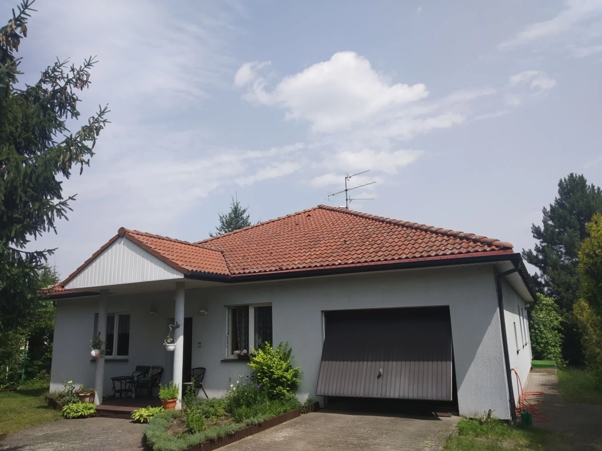 Ładny dom z magazynem, ogród, Kobylniki 15 km od centrum Poznania.