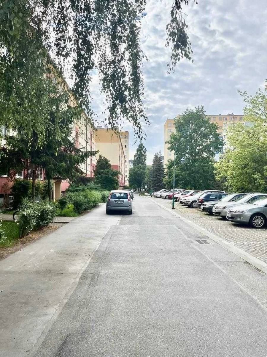Sprzedam jasne 2 pokojowe mieszkanie 39 m2 - po remoncie z piwnicą