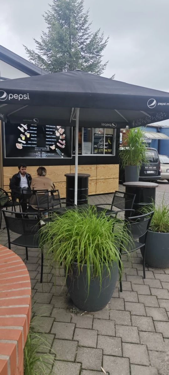 Gotowy biznes-odstępne food truck z kebabem