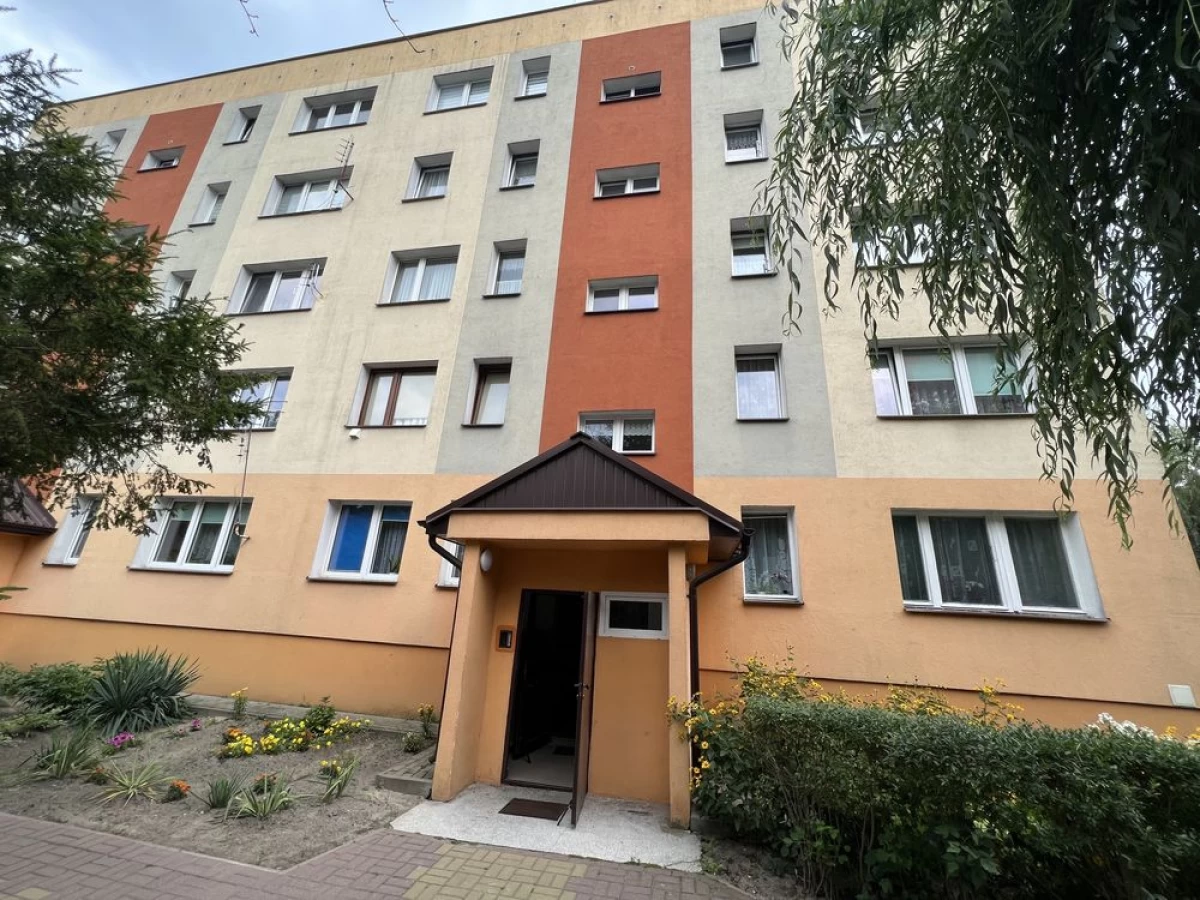 Sprzedam mieszkanie z garażem warka