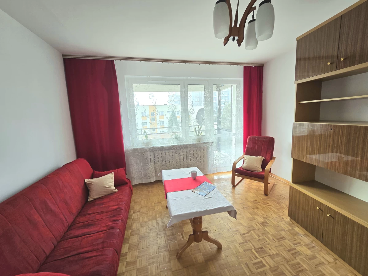 Sprzedam 3-pokojowe mieszkanie o pow. 62 m2 w bloku w Zamościu, piętro 3/3.