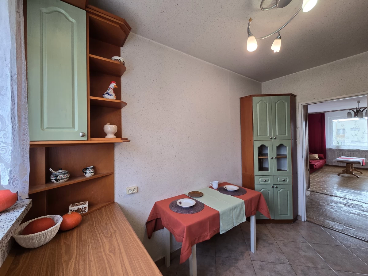 Sprzedam 3-pokojowe mieszkanie o pow. 62 m2 w bloku w Zamościu, piętro 3/3.