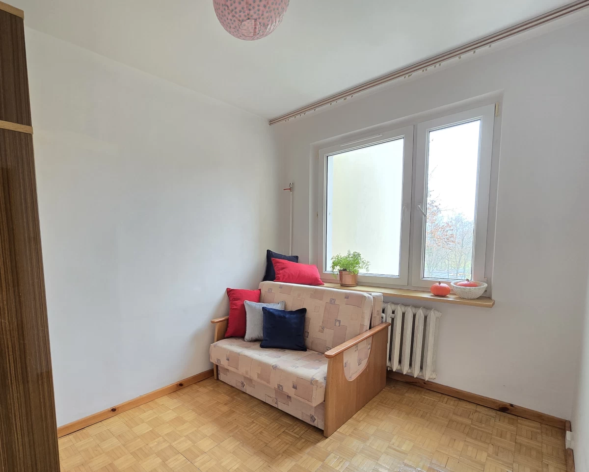 Sprzedam 3-pokojowe mieszkanie o pow. 62 m2 w bloku w Zamościu, piętro 3/3.