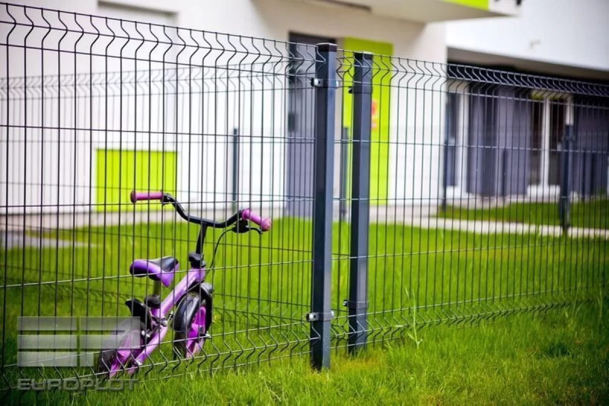 Ogrodzenia panelowe + podmurówka + montaż. 51 drutów pionowych.