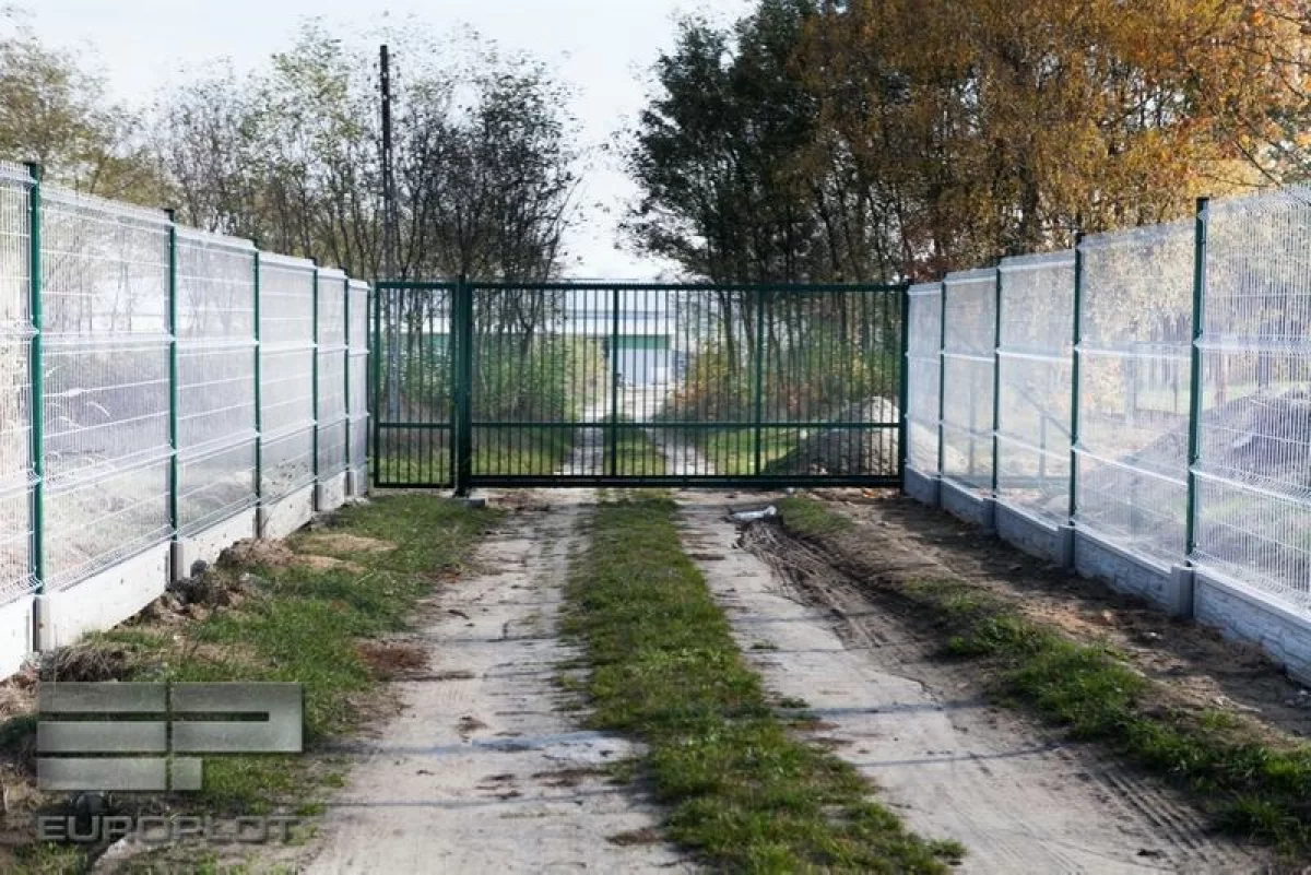 Ogrodzenia panelowe + podmurówka + montaż. 51 drutów pionowych.