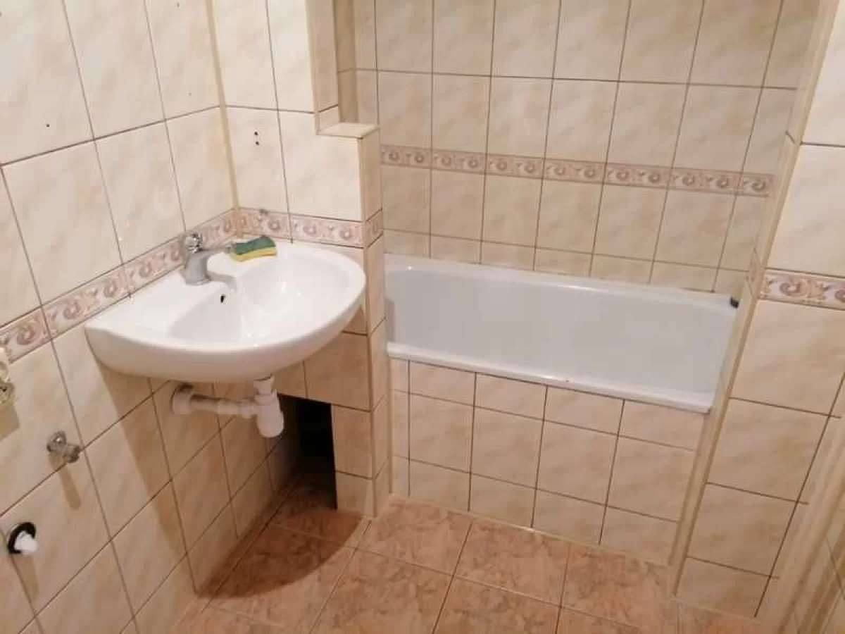 Sprzedam mieszkanie Bełchatów parter 53m2 balkon w bloku centralne ogrzewanie z sieci 400 zl czynsz