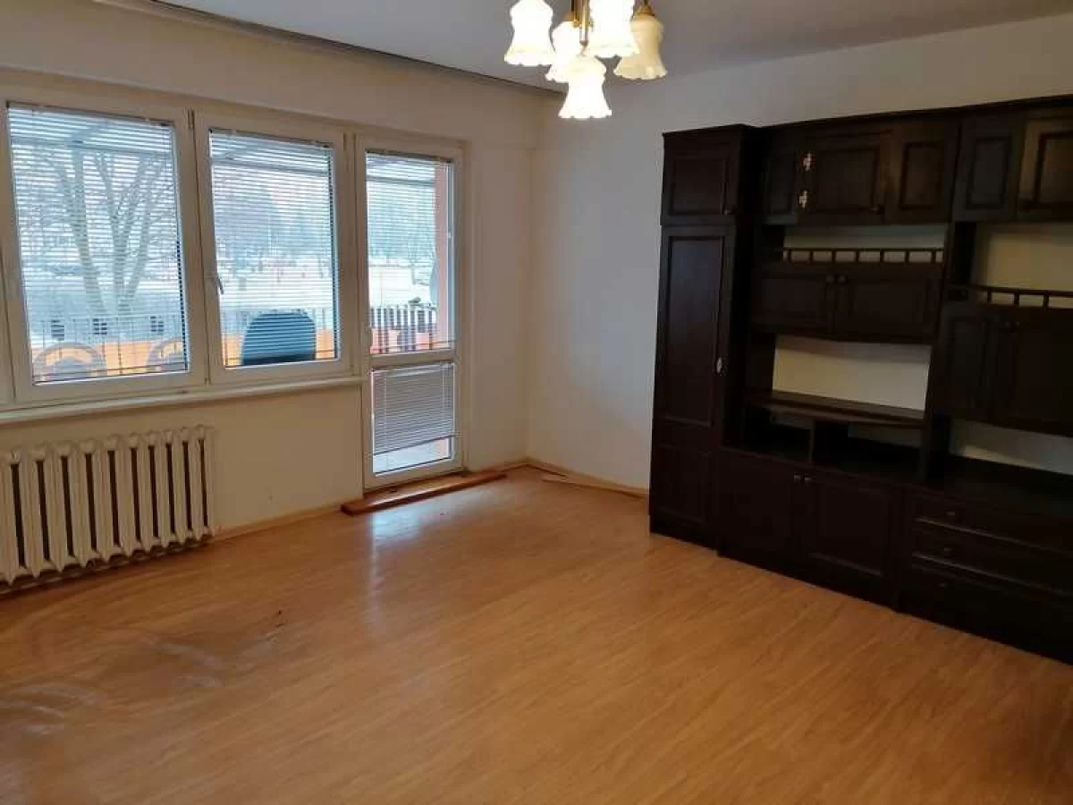 Sprzedam mieszkanie Bełchatów parter 53m2 balkon w bloku centralne ogrzewanie z sieci 400 zl czynsz