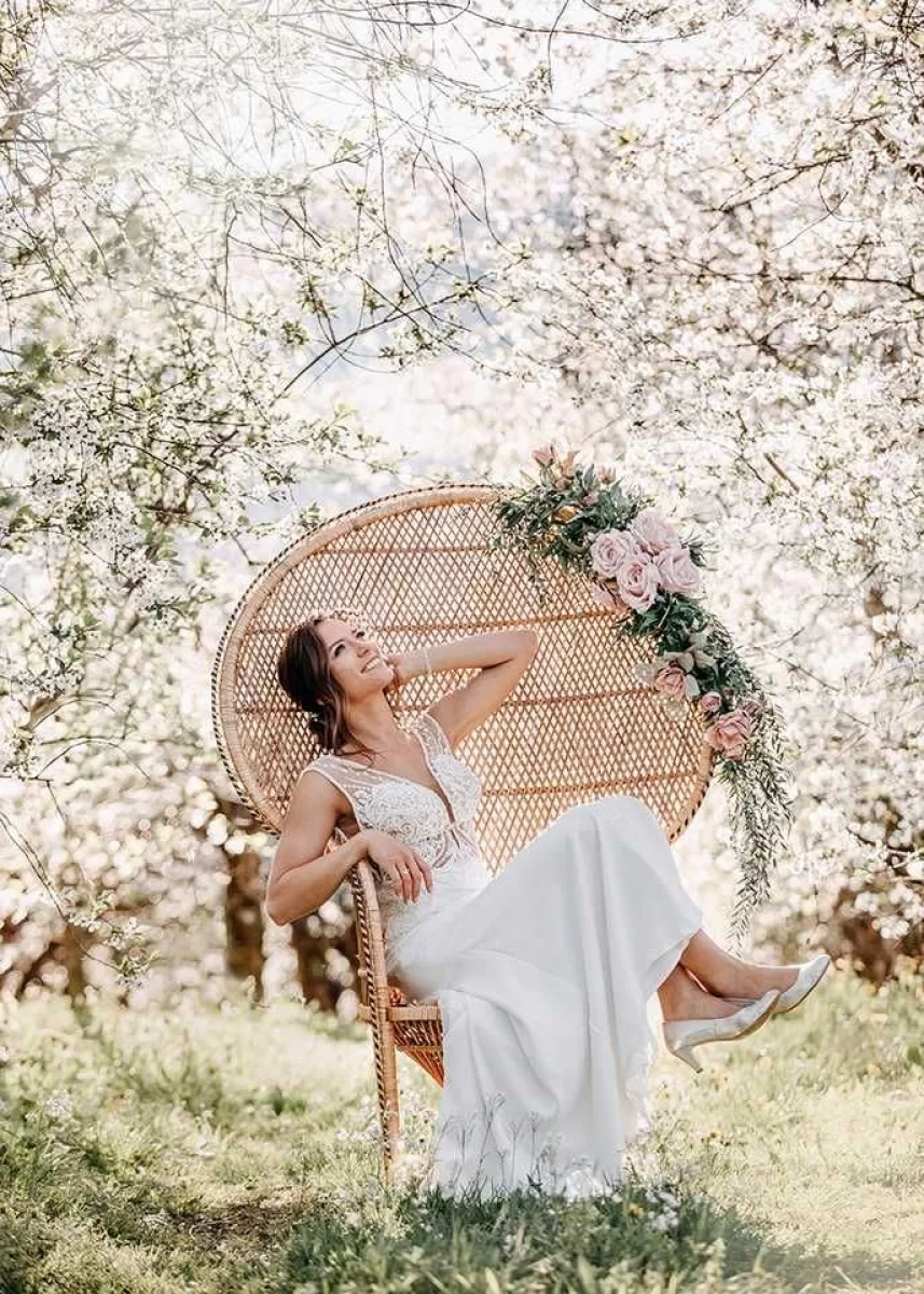 Fotografia ślubna OD RĘKI fotel peacock NOWY emanuelle rattanowy fotel paw ślub boho