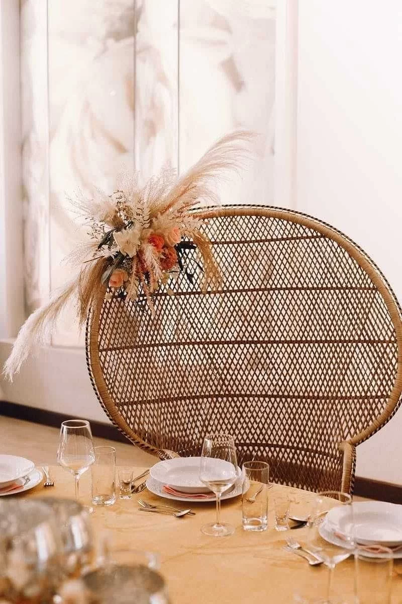Fotografia ślubna OD RĘKI fotel peacock NOWY emanuelle rattanowy fotel paw ślub boho