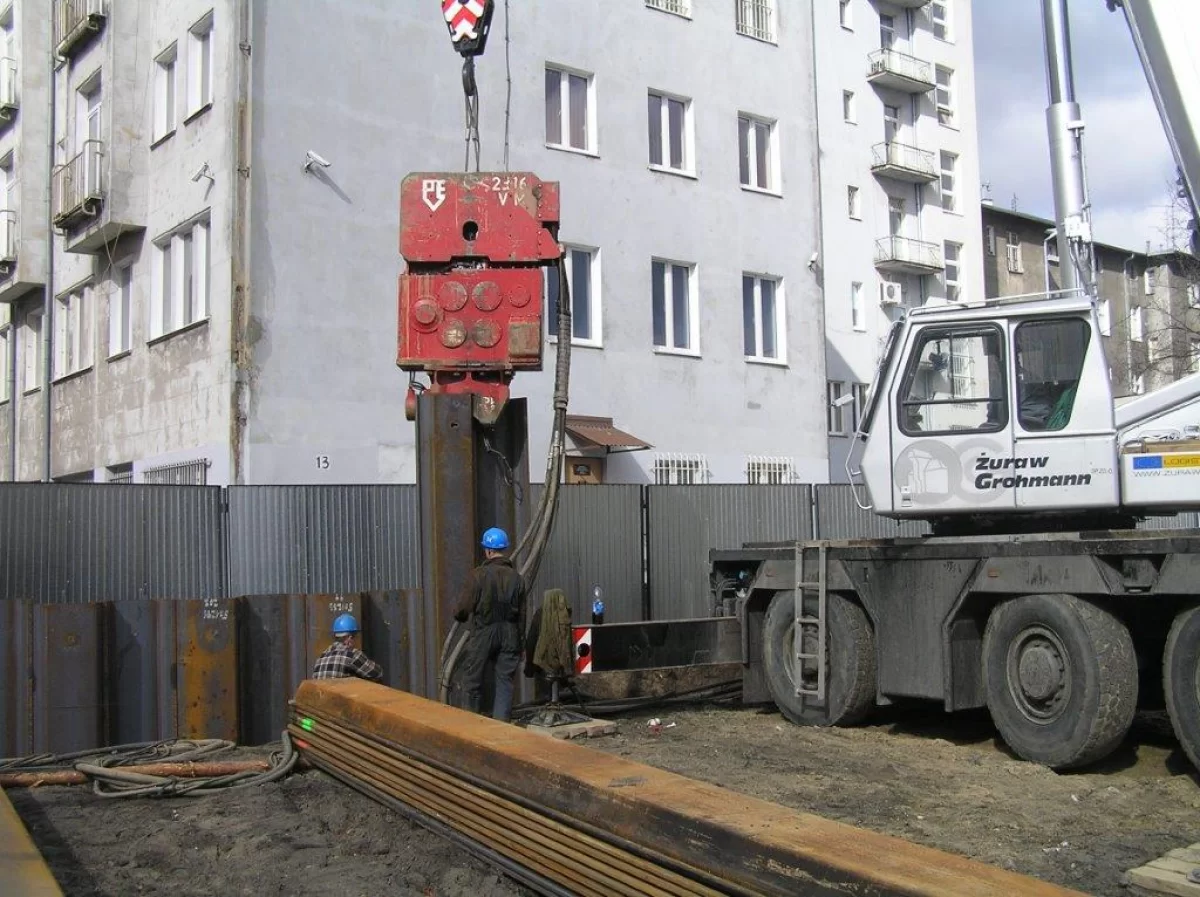 Używany wibromłot PVE 2316 VM do pracy na dźwigu