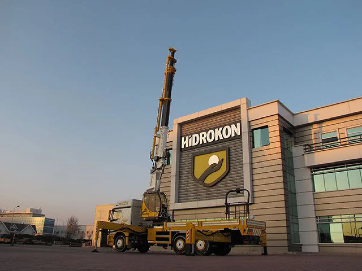 Dźwig mobilny Hidrokon HK 90 L6