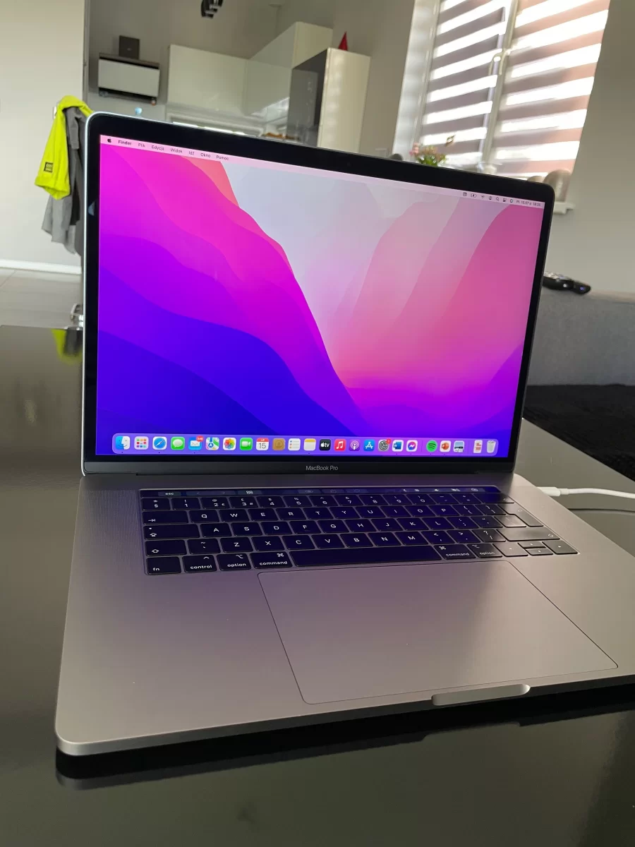 MacBook Pro 15.4 2019 Procesor Intel core i7