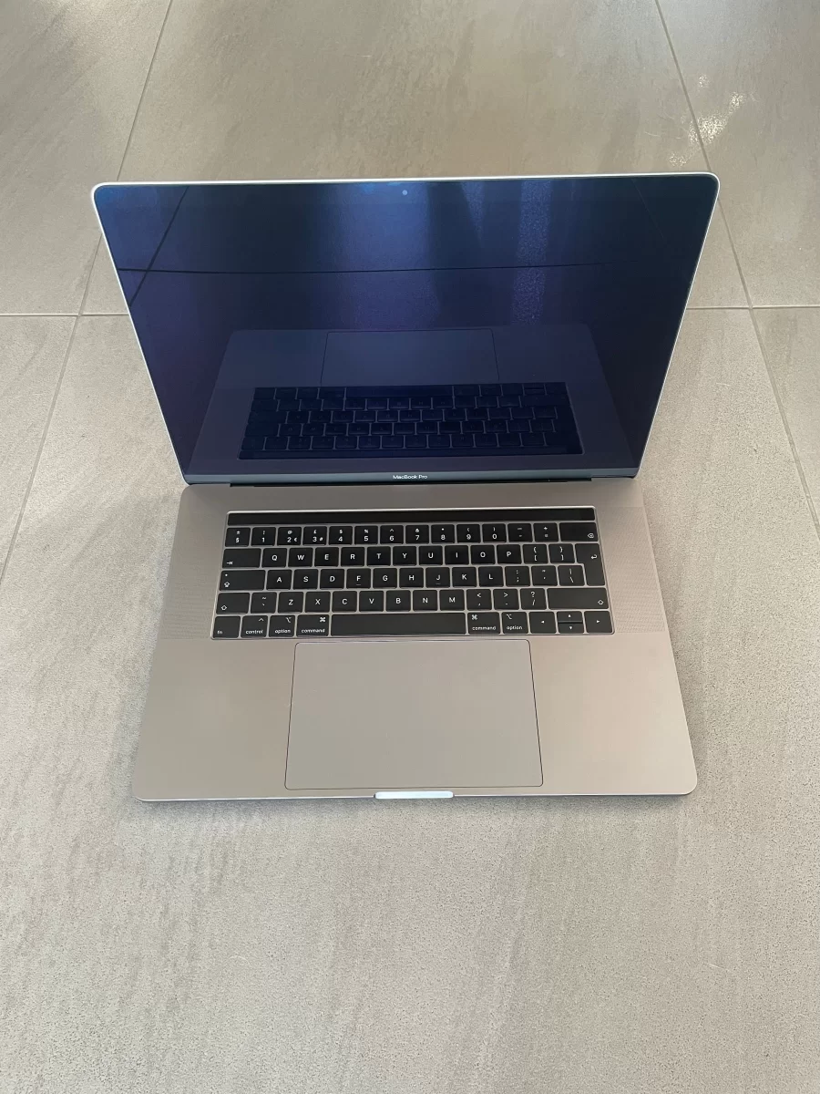 MacBook Pro 15.4 2019 Procesor Intel core i7