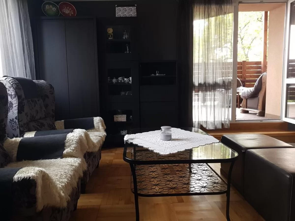 Dwupokojowe mieszkanie 65m2 z tarasem. Opłaty wliczone w cenę.