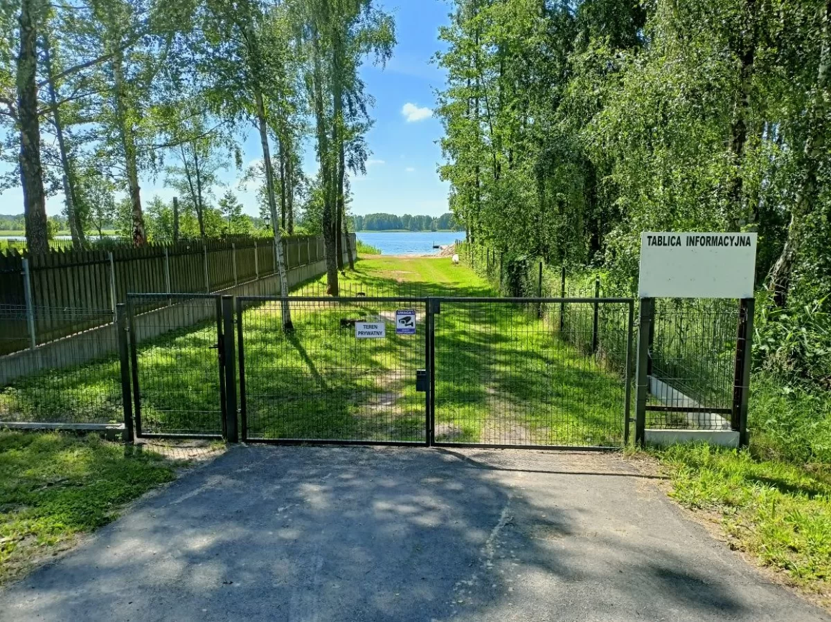Sprzedam działkę budowlaną koło Piszu w Rostkach z dostępem do jeziora