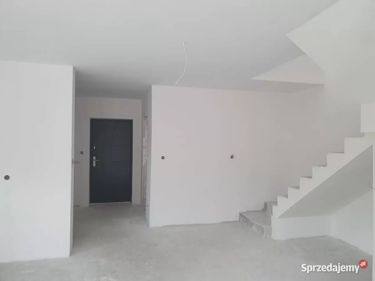 Sprzedam działkę inwestycyjną z domem w Piastowie ,działka 6