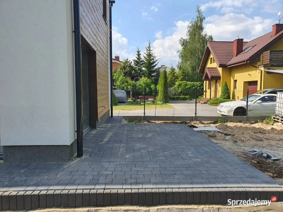 Sprzedam działkę inwestycyjną z domem w Piastowie ,działka 6