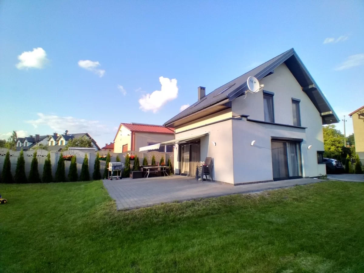 Dom umeblowany I wyposażony,gotowy do zamieszkania z dużym ogrodem