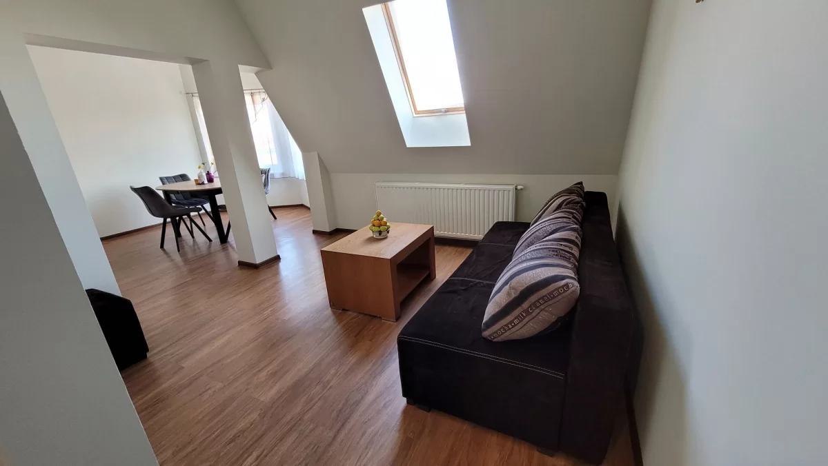 Wynajmę mieszkanie 102m2, bez czynszu zamknięte podwórko wolne od ręki