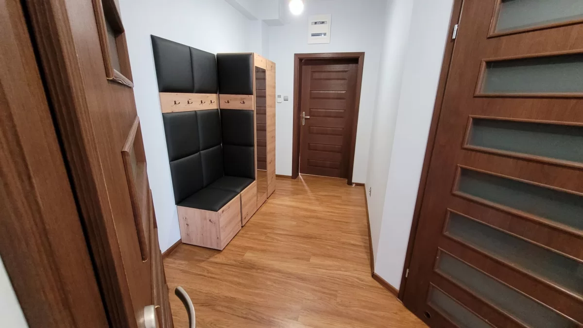 Wynajmę mieszkanie 102m2, bez czynszu zamknięte podwórko wolne od ręki