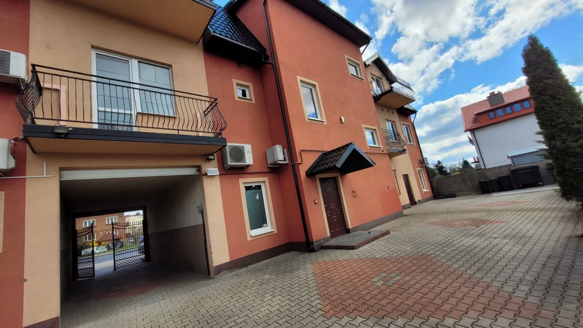 Wynajmę mieszkanie 102m2, bez czynszu zamknięte podwórko wolne od ręki
