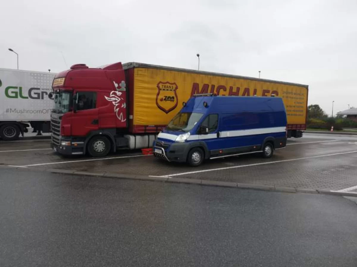 Naprawa podłogi w naczepie
