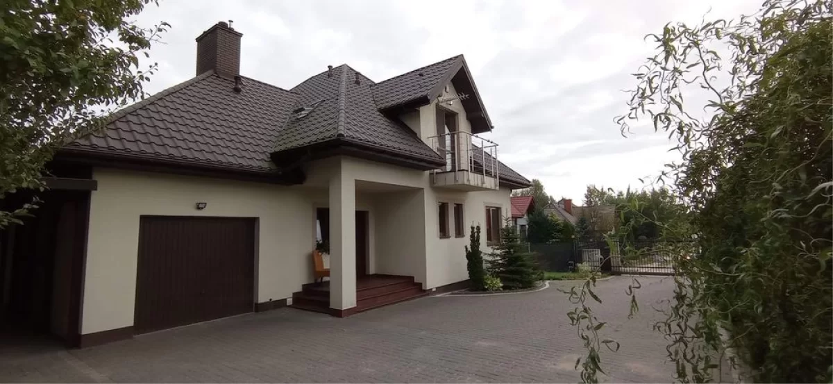 Sprzedam Przestronny dom w spokojnej okolicy.