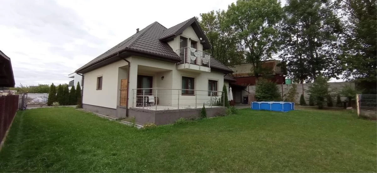 Sprzedam Przestronny dom w spokojnej okolicy.