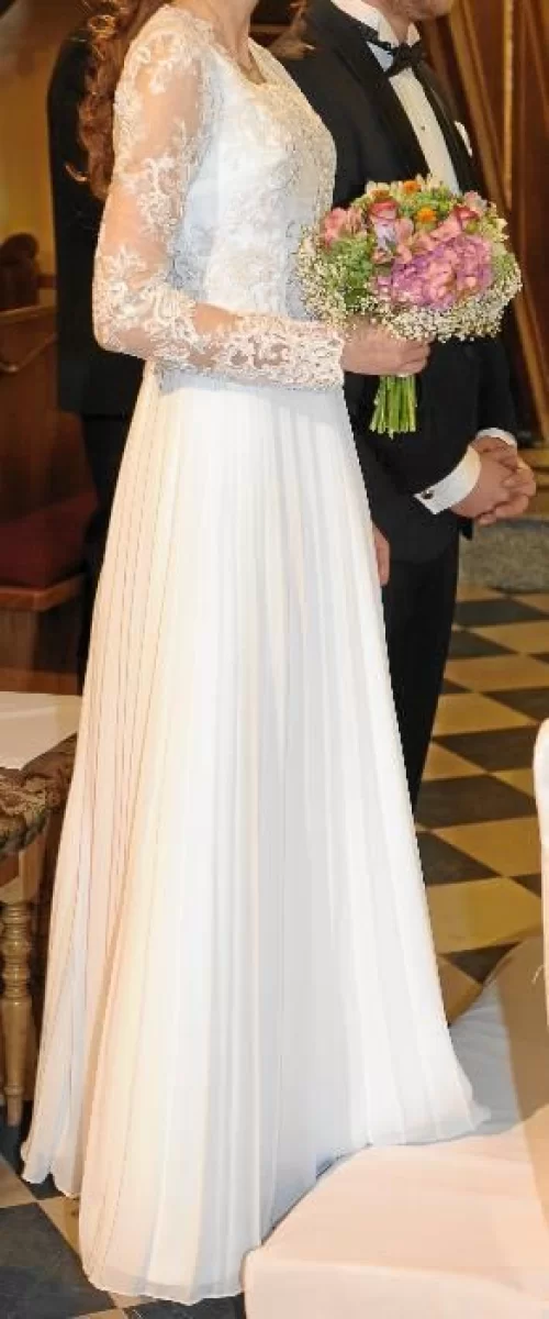 Suknia ślubna biała w plisy