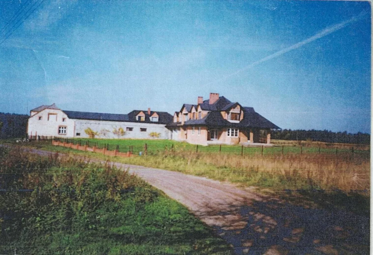 Gospodarstwo 6,5 ha Woźniki Śl domy, warsztat, chlewnia, garaże, las