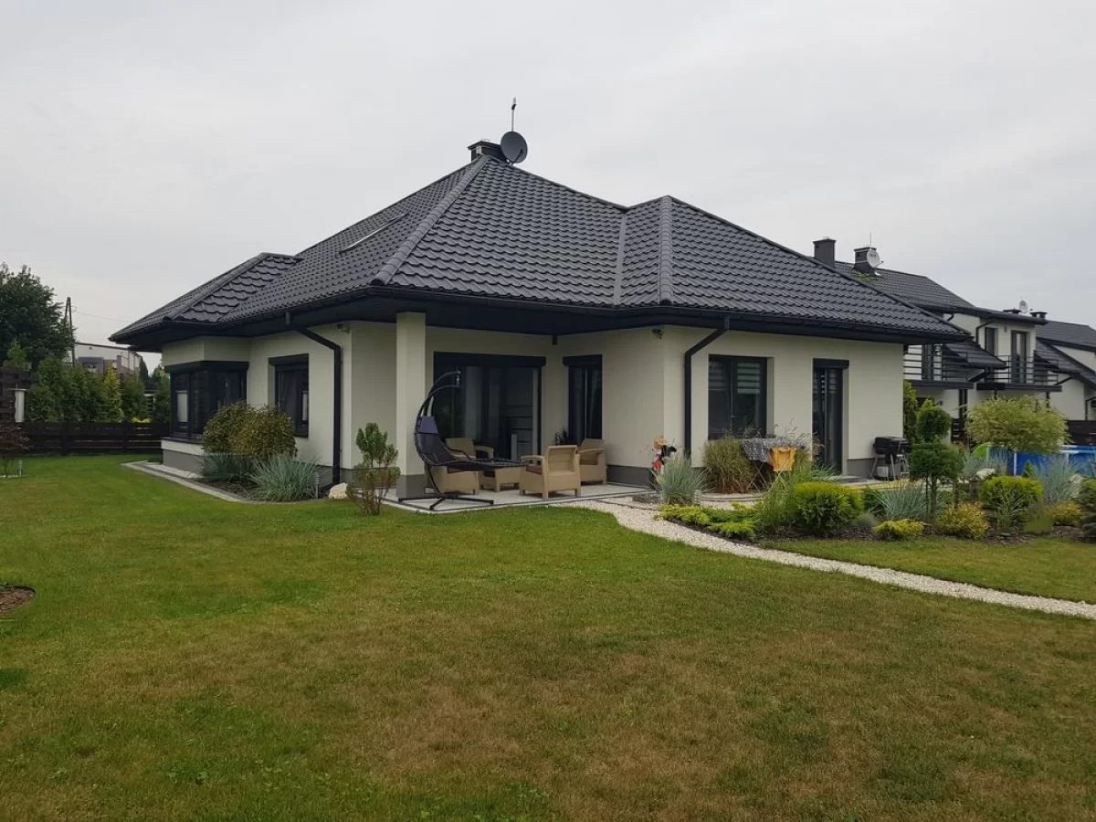 Nowoczesny Dom Parterowy w Sułkowie , blisko węzła A4