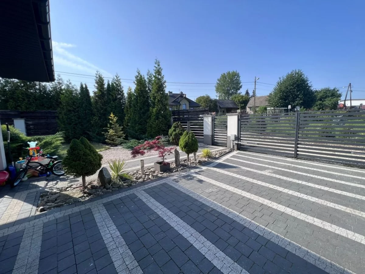 Nowoczesny Dom Parterowy w Sułkowie , blisko węzła A4