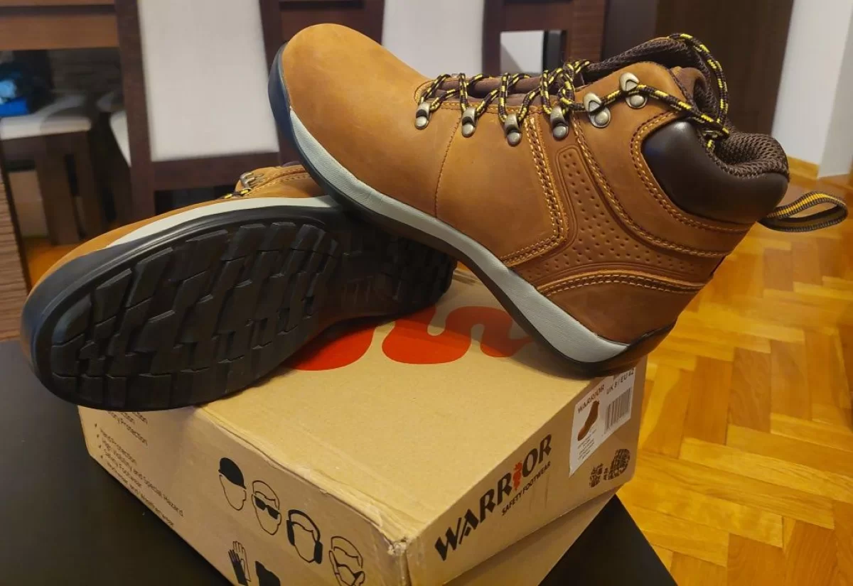 Buty robocze rozmiar 42. Warrior oddychające z UK