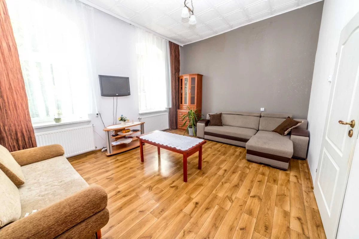 Sprzedam słoneczne mieszkanie w centrum Głuszycy 3 pokoje 50m2