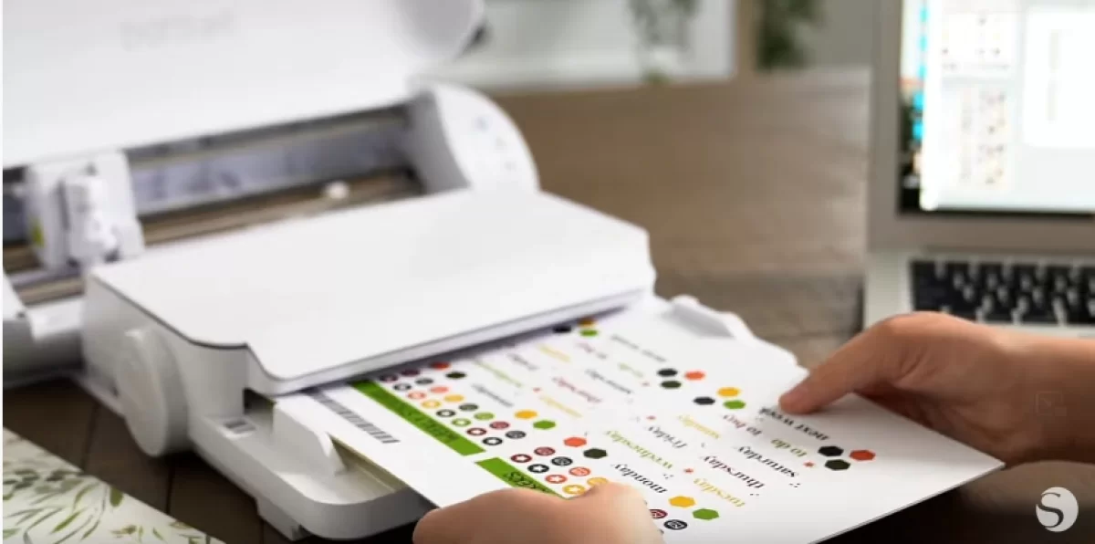 Ploter tnący Silhouette wyposażony w automatyczny podajnik arkuszowy - naklejki, etykiety