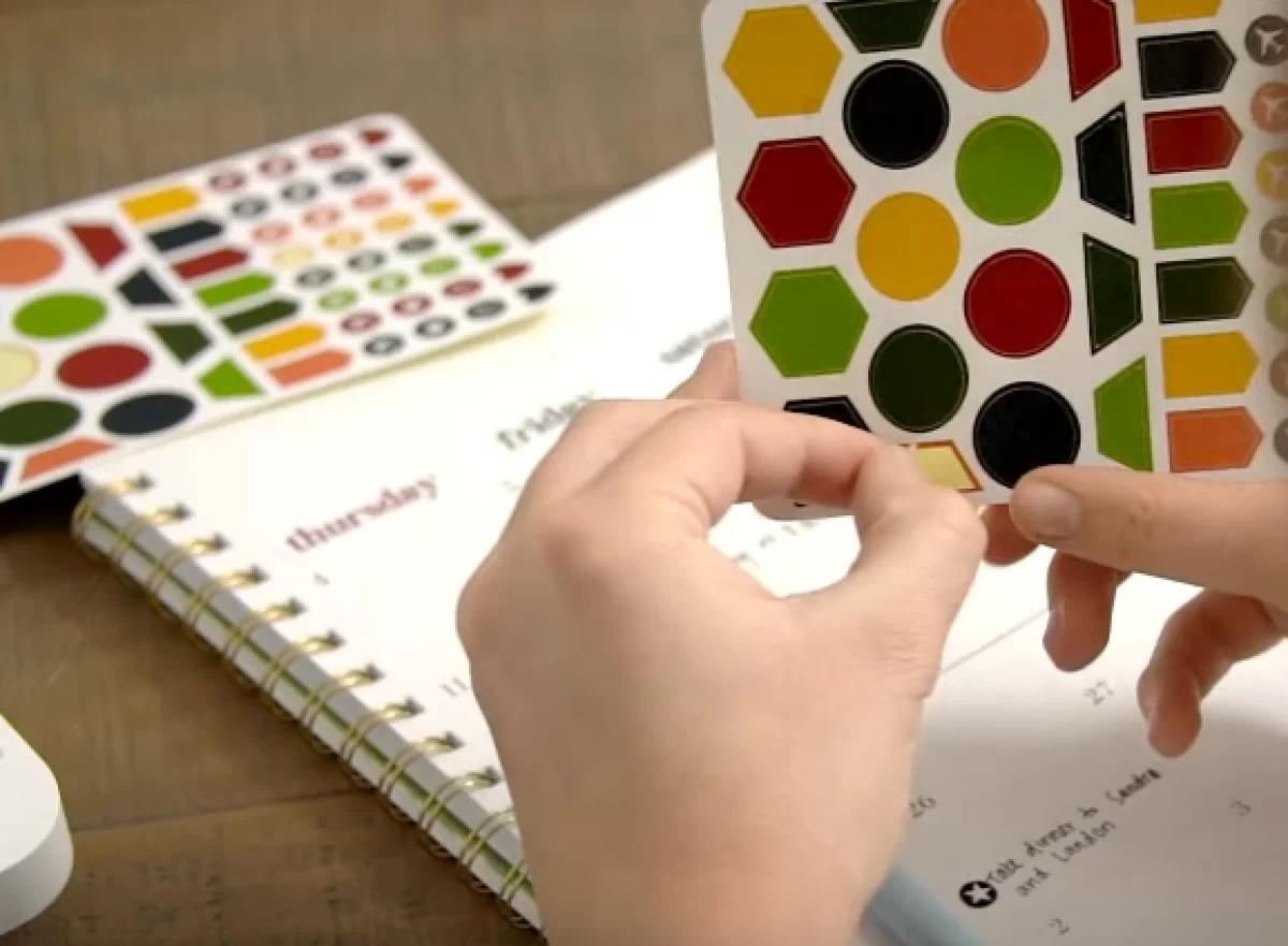 Ploter tnący Silhouette wyposażony w automatyczny podajnik arkuszowy - naklejki, etykiety