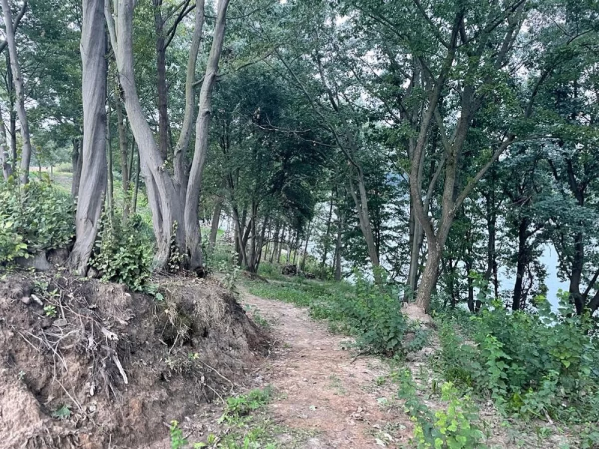 Sprzedam Dzialka Uzbrojona 750m2 nad JEZIOREM STEKLIN pow.115 ha