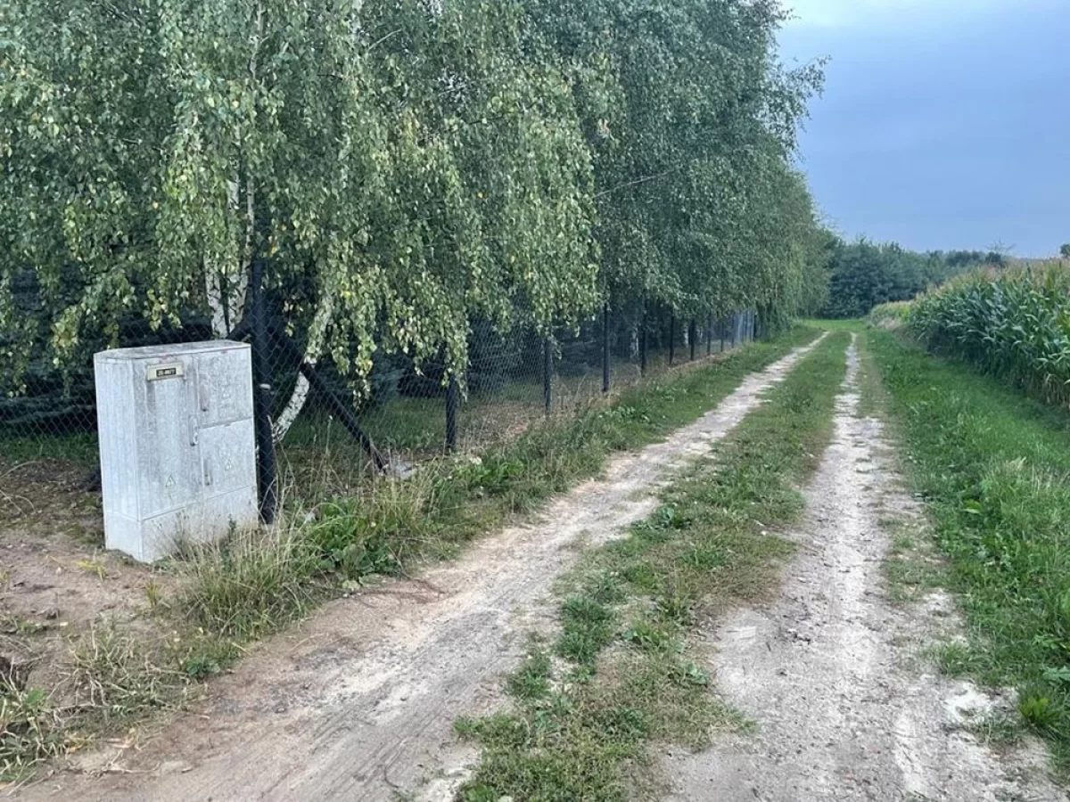 Sprzedam Dzialka Uzbrojona 750m2 nad JEZIOREM STEKLIN pow.115 ha