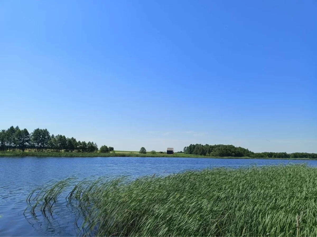 Dzialka 1000m2 z linia brzegowa jeziora, pozwolenie na budowe.