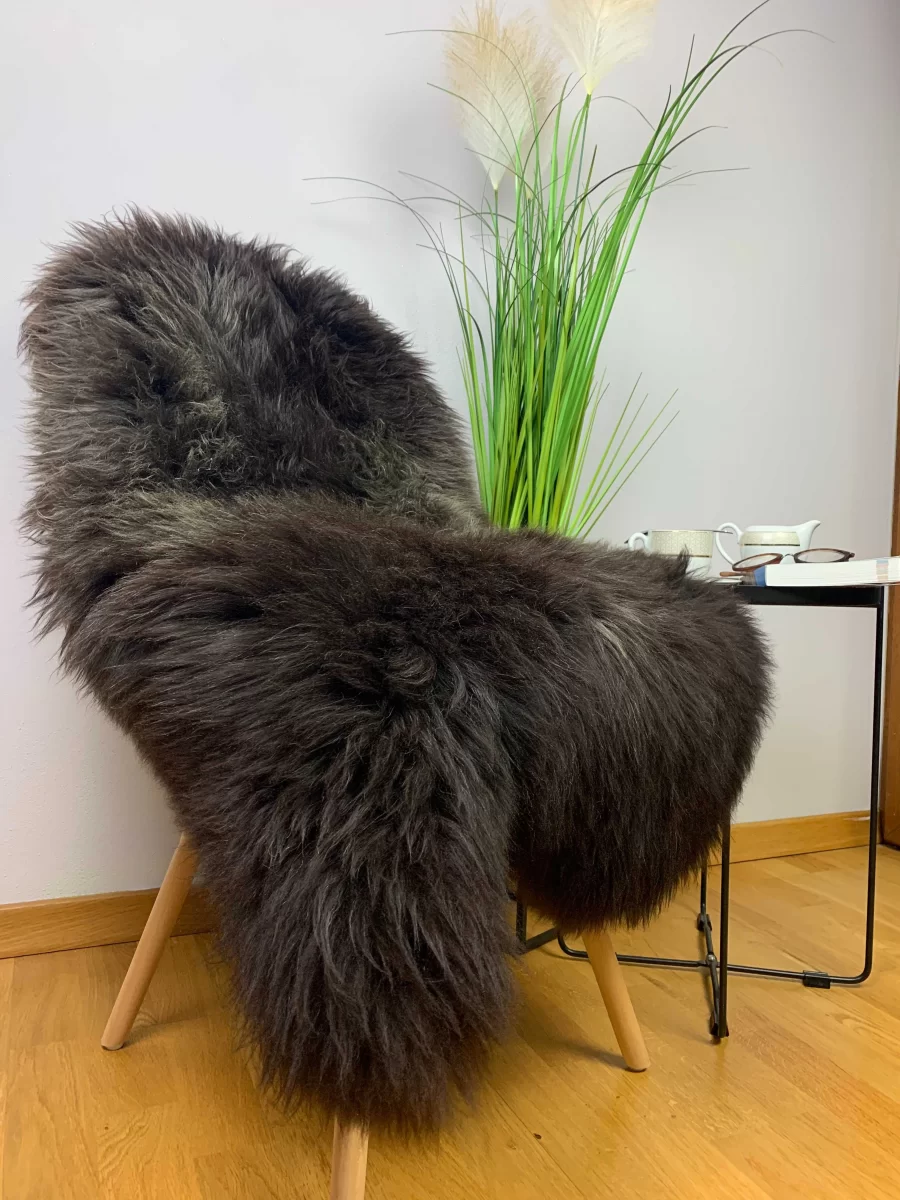 Stylowy dywan, uniwersalna naturalna skóra owcza Heidschnucke